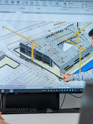 Digital byggeplan på en skærm 