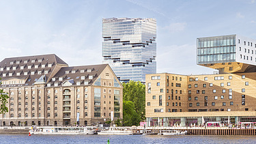 Højhus med trappetrinsformet vinduesudformning og trappetrinsformet øverste etage