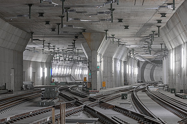 The photo shows the underground entrance to one of the railroad lines of the ARGE Feste Fahrbahn Fildern project in Stuttgart.