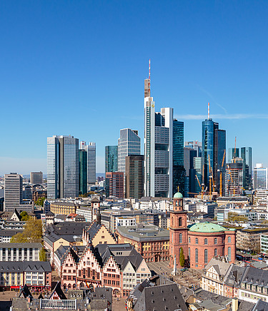 Direktion Mitte Frankfurt Blick auf die Skyline von Frankfurt